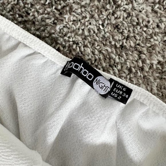 White scalloped bodysuit - Picture 3 of 3